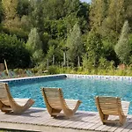 Family Retreat With Pools