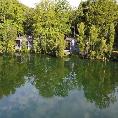 Hébergement de vacances Family Retreat With Pools *