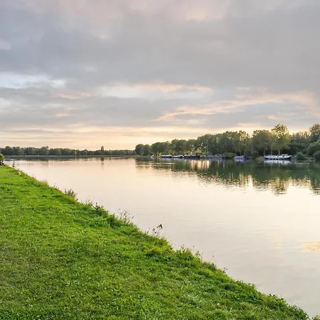 بيت للعطل Family Retreat With Pools