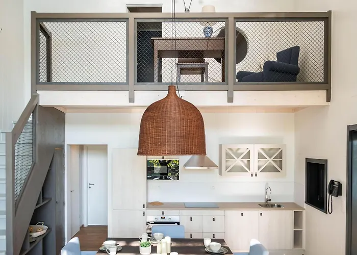 Family Retreat With Pools