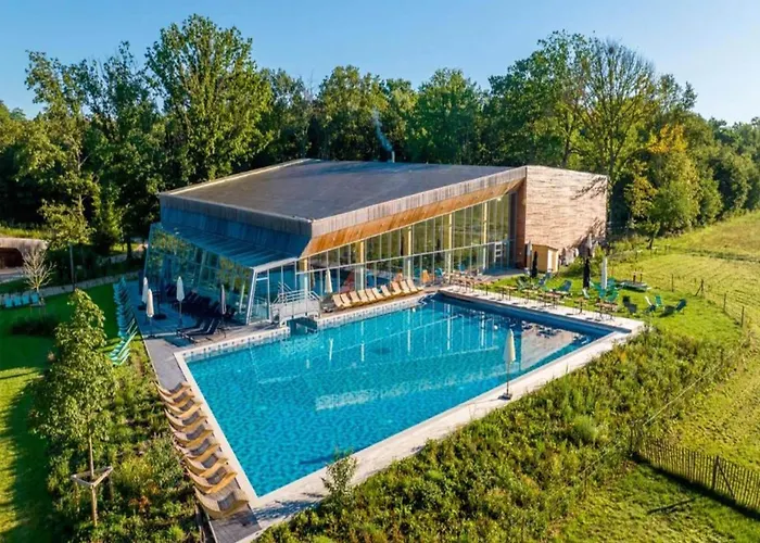 Family Retreat With Pools