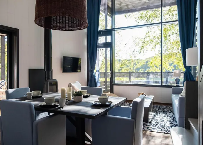 Family Retreat With Pools