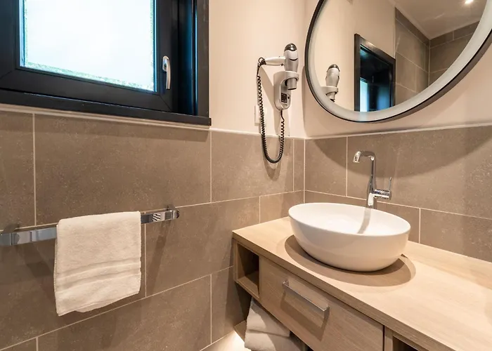 Family Retreat With Pools