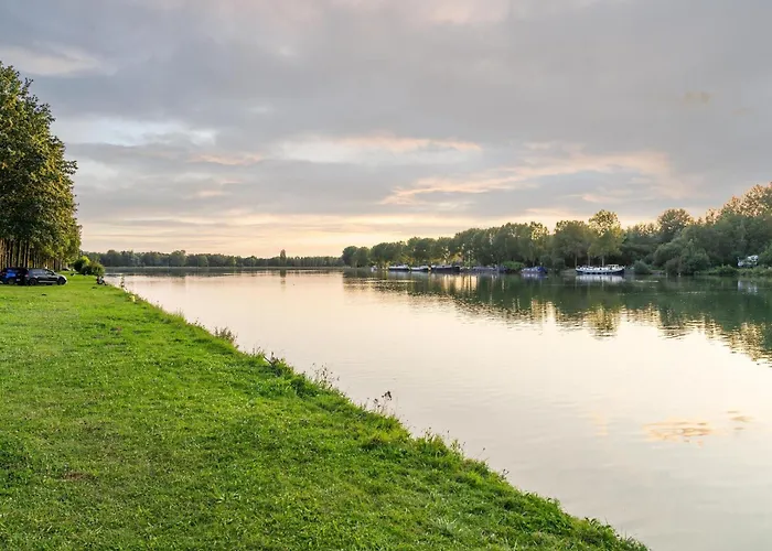 Hébergement de vacances Family Retreat With Pools