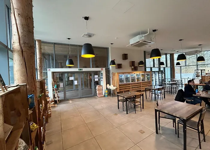 Family Retreat With Pools *