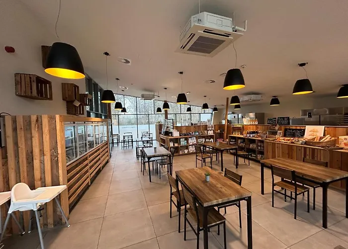 Family Retreat With Pools Hébergement de vacances Antoing